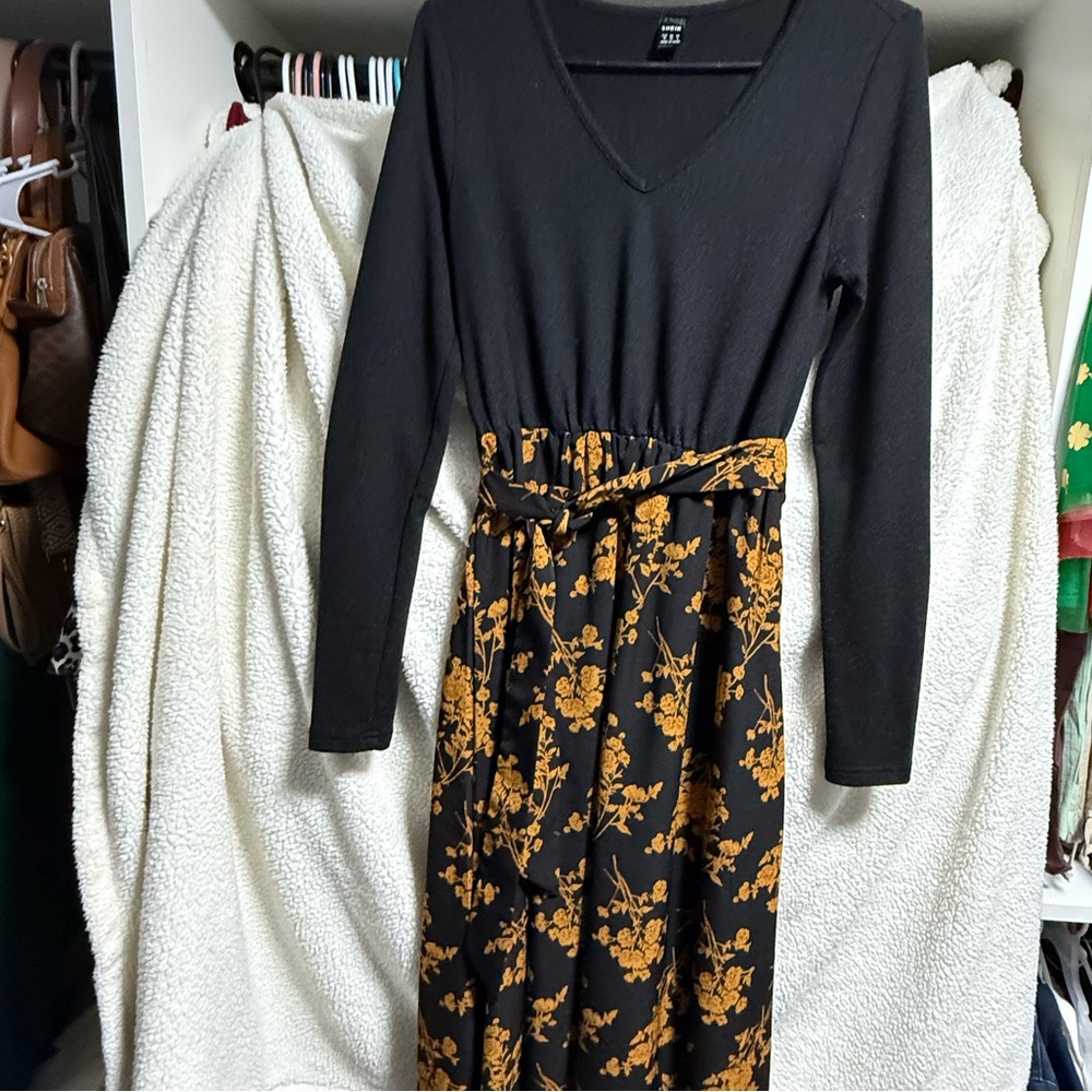 SHEIN Black and Gold Floral Long Sleeve Dress